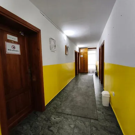 Hideout * Travnik